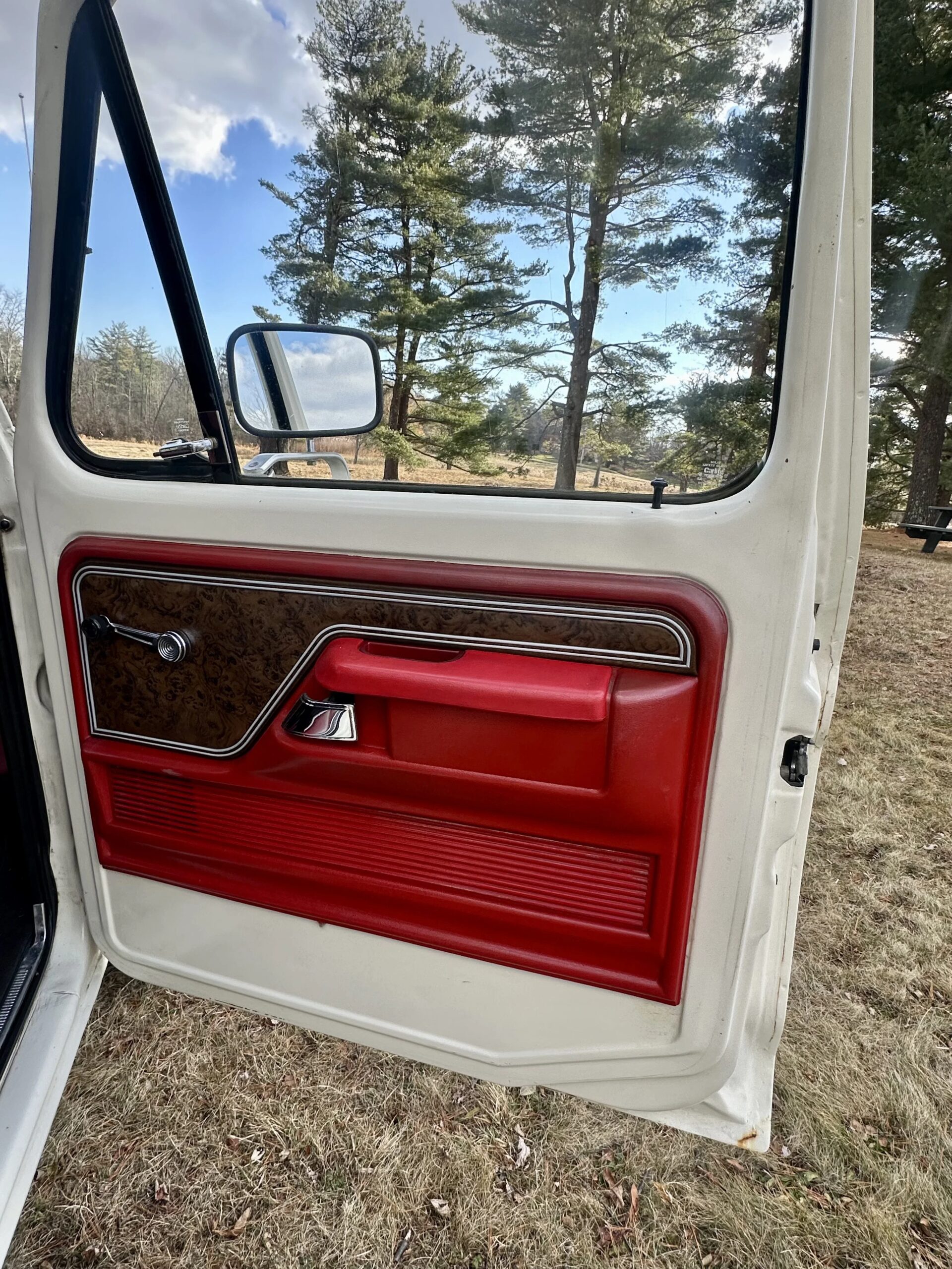 Ford-F150-4x4-regular-cab-xl-1979-Off-White-Red-14