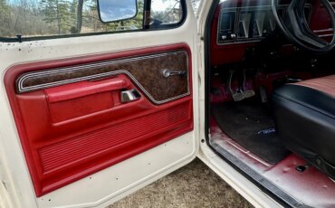 Ford-F150-4x4-regular-cab-xl-1979-Off-White-Red-15