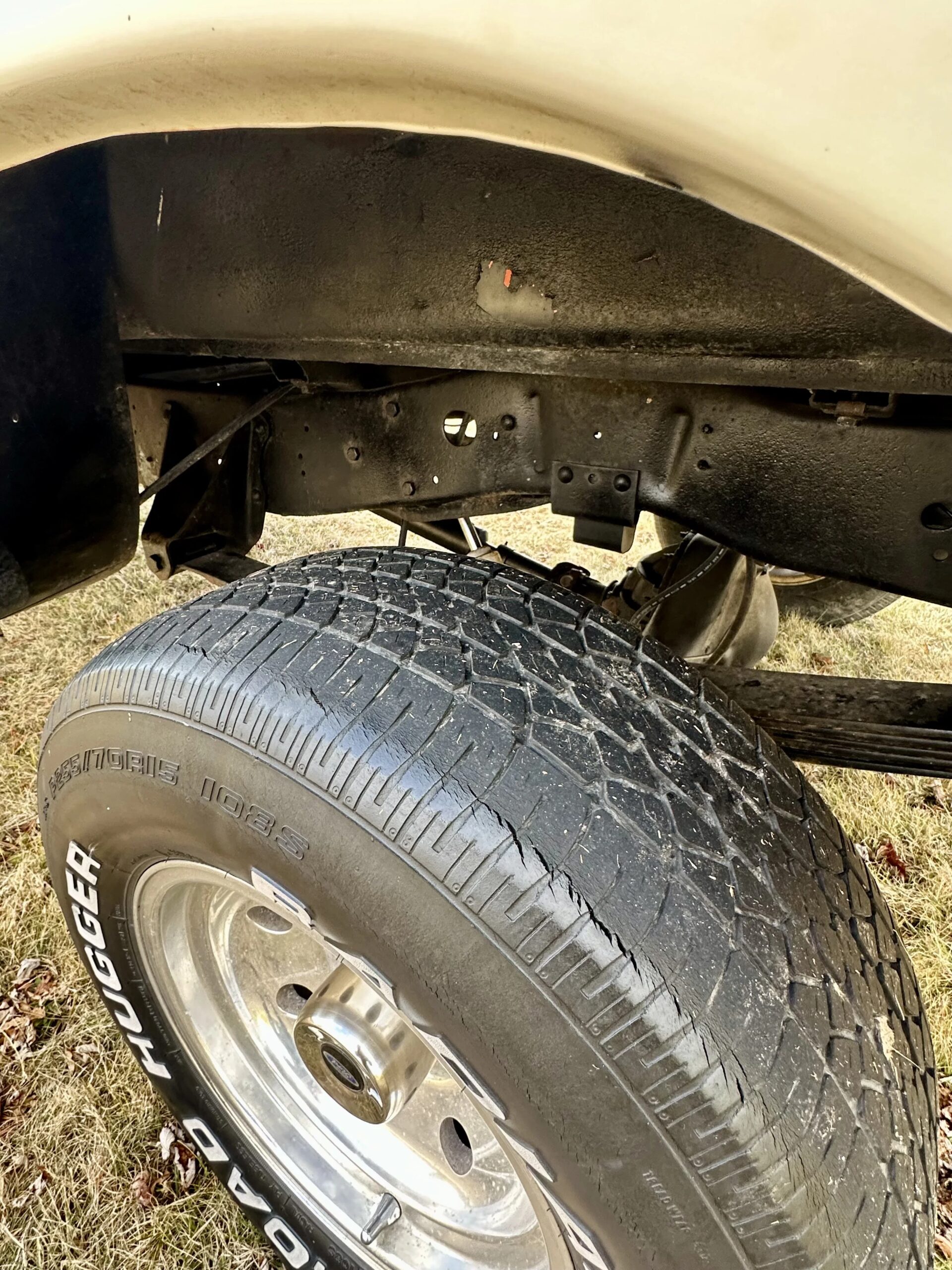 Ford-F150-4x4-regular-cab-xl-1979-Off-White-Red-2
