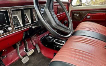 Ford-F150-4x4-regular-cab-xl-1979-Off-White-Red-23
