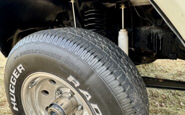 Ford-F150-4x4-regular-cab-xl-1979-Off-White-Red-3