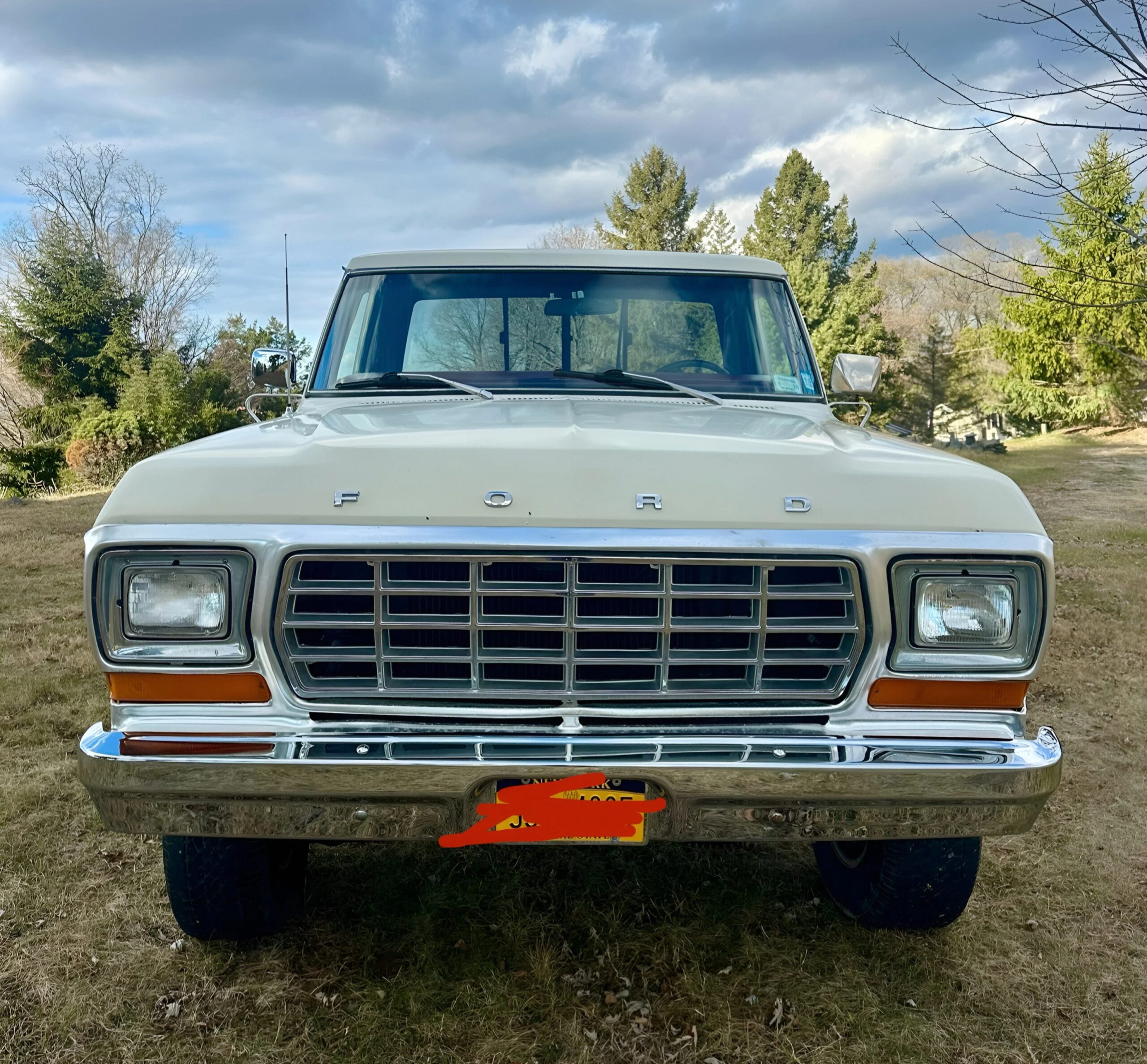 Ford-F150-4x4-regular-cab-xl-1979-Off-White-Red-5