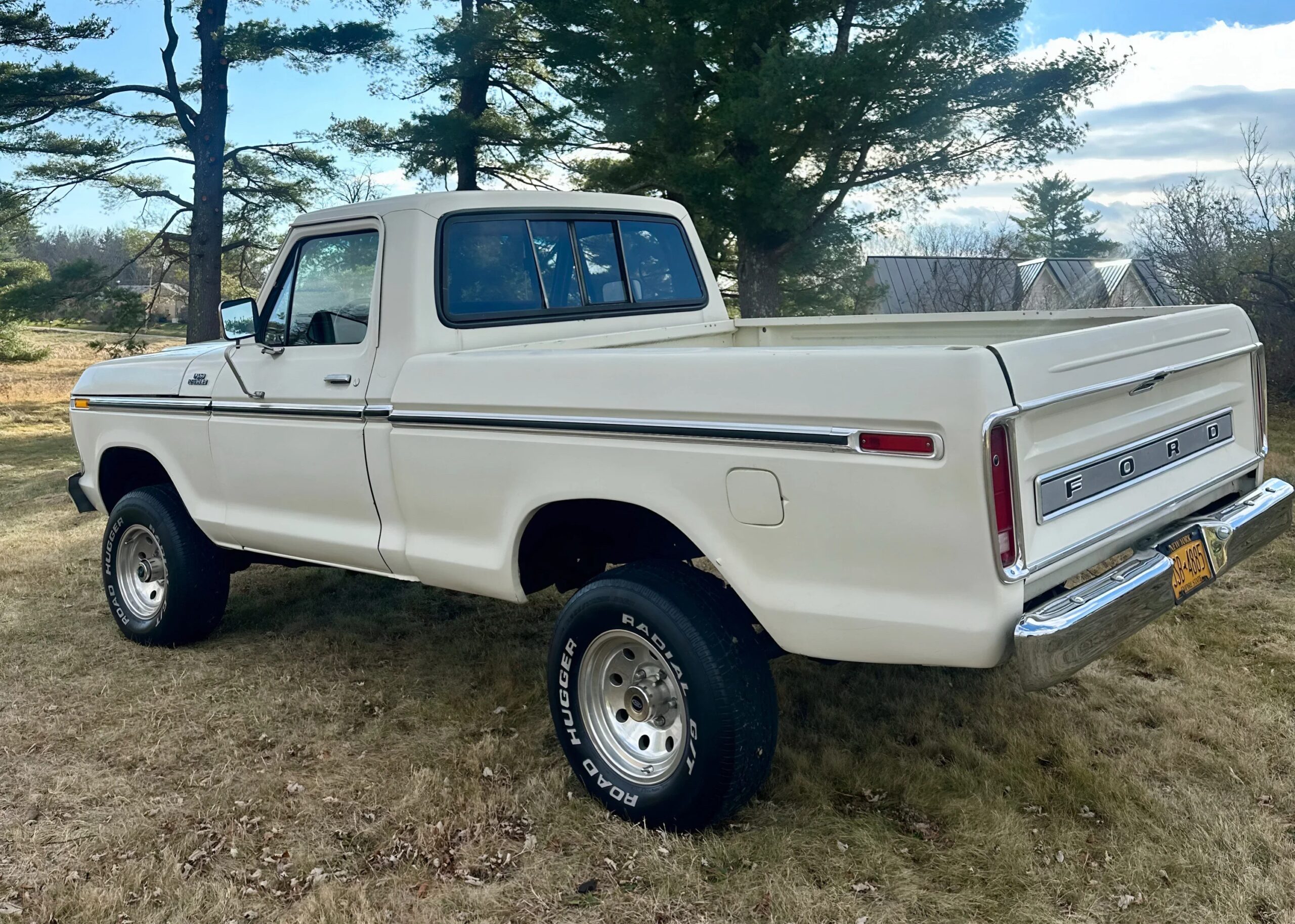 Ford-F150-4x4-regular-cab-xl-1979-Off-White-Red-7