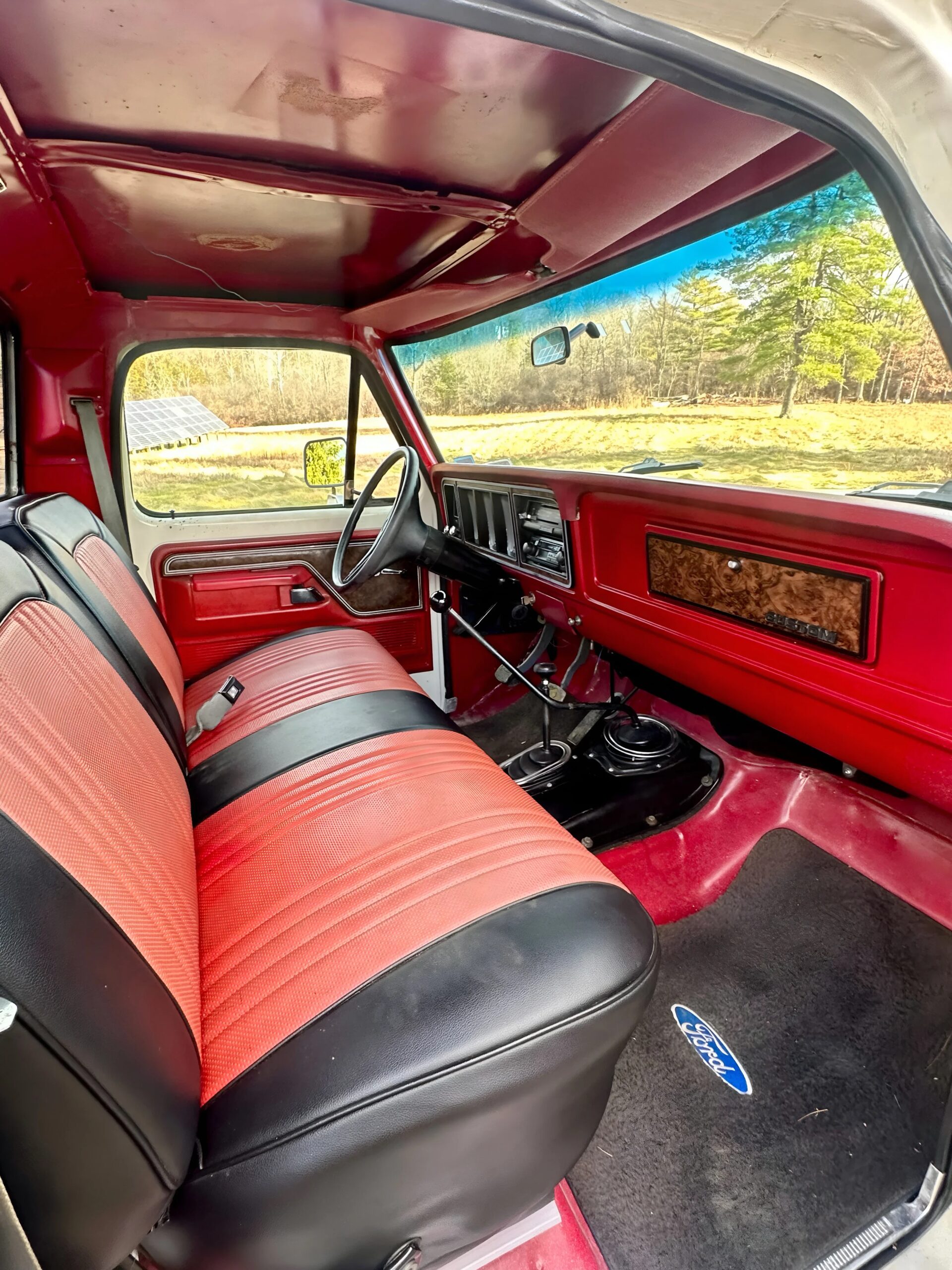 Ford-F150-4x4-regular-cab-xl-1979-Off-White-Red-9
