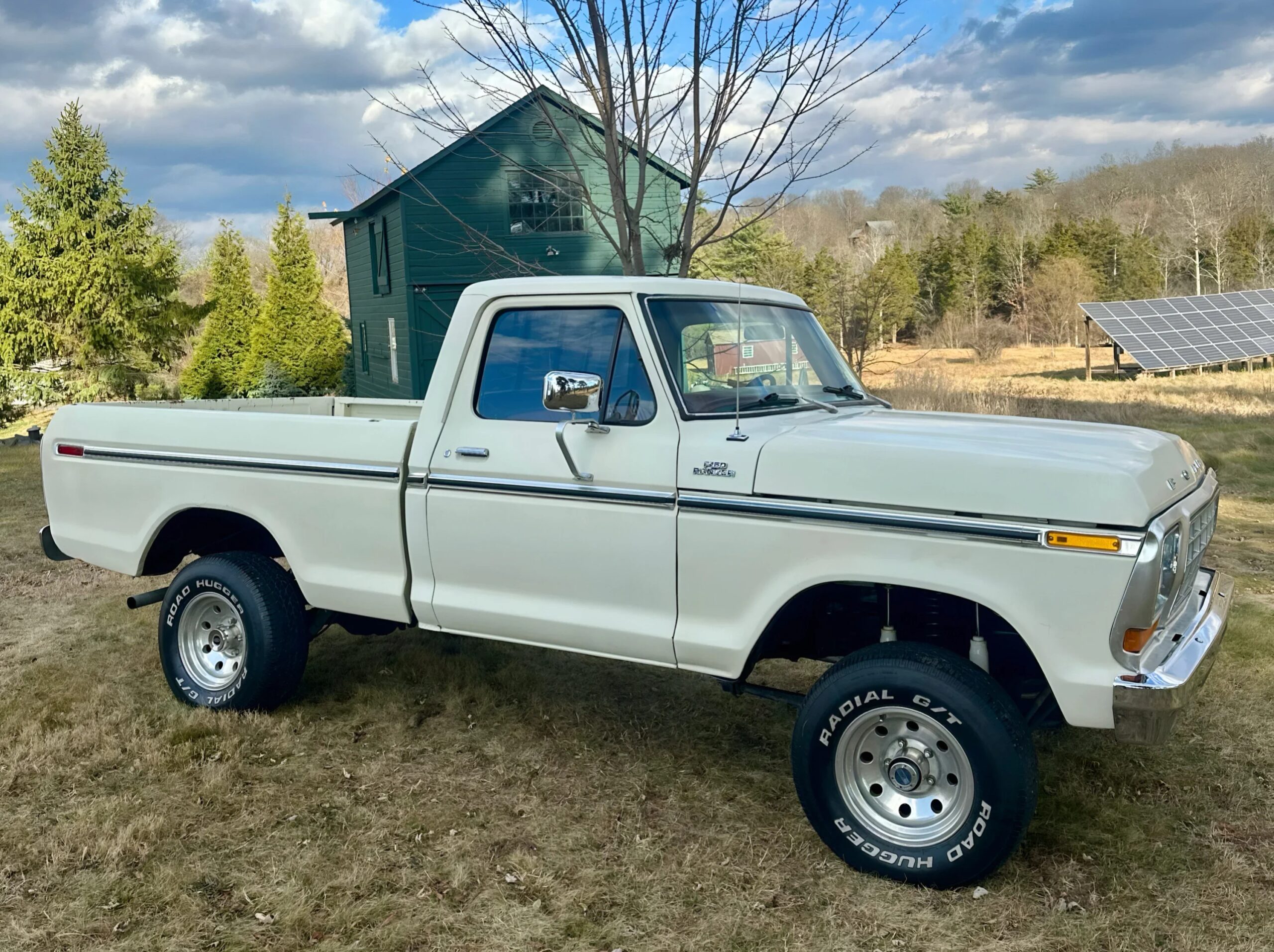 Ford-F150-4x4-regular-cab-xl-1979-Off-White-Red