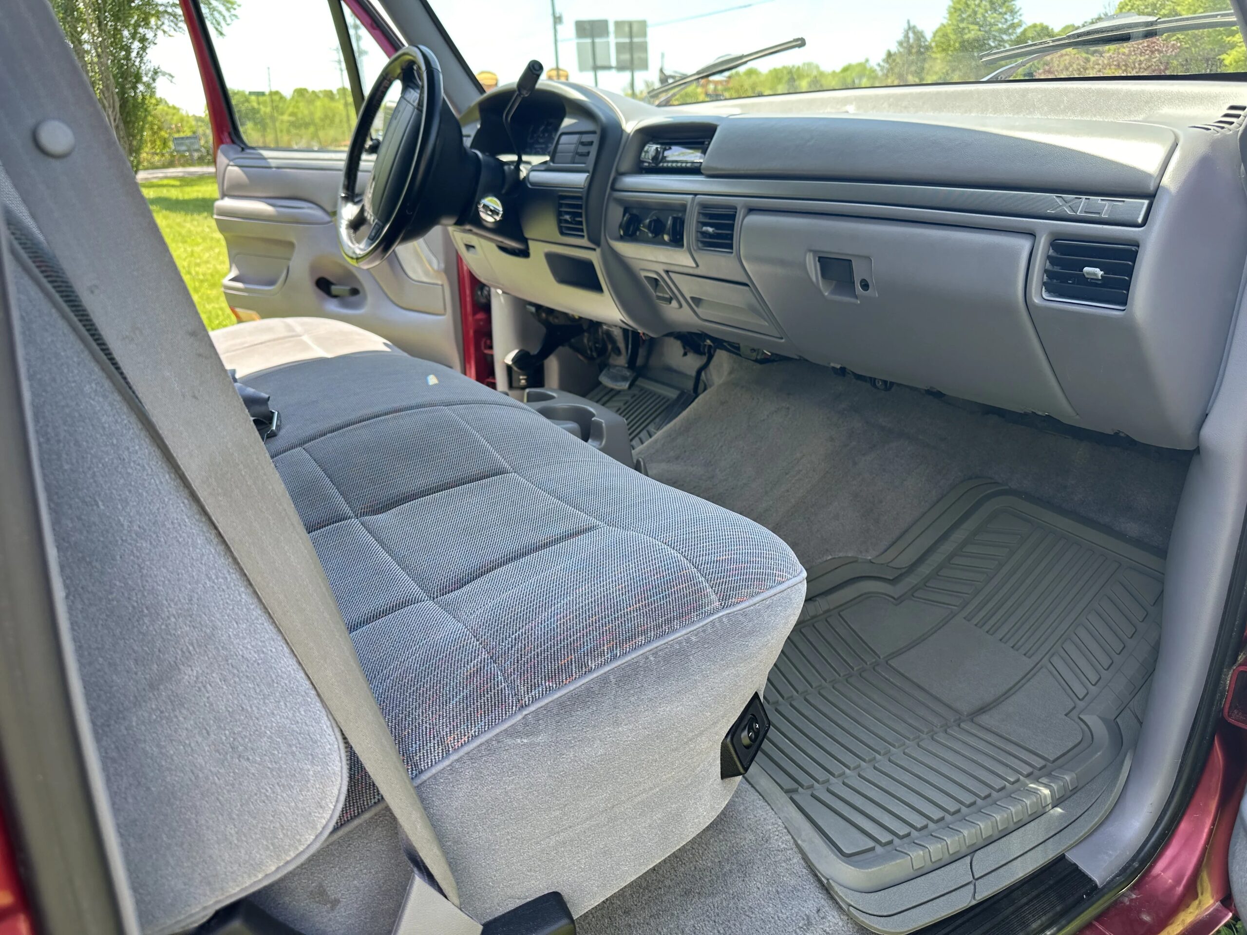 Ford-F150-4x4-regular-cab-xl-1994-Red-Gray-17