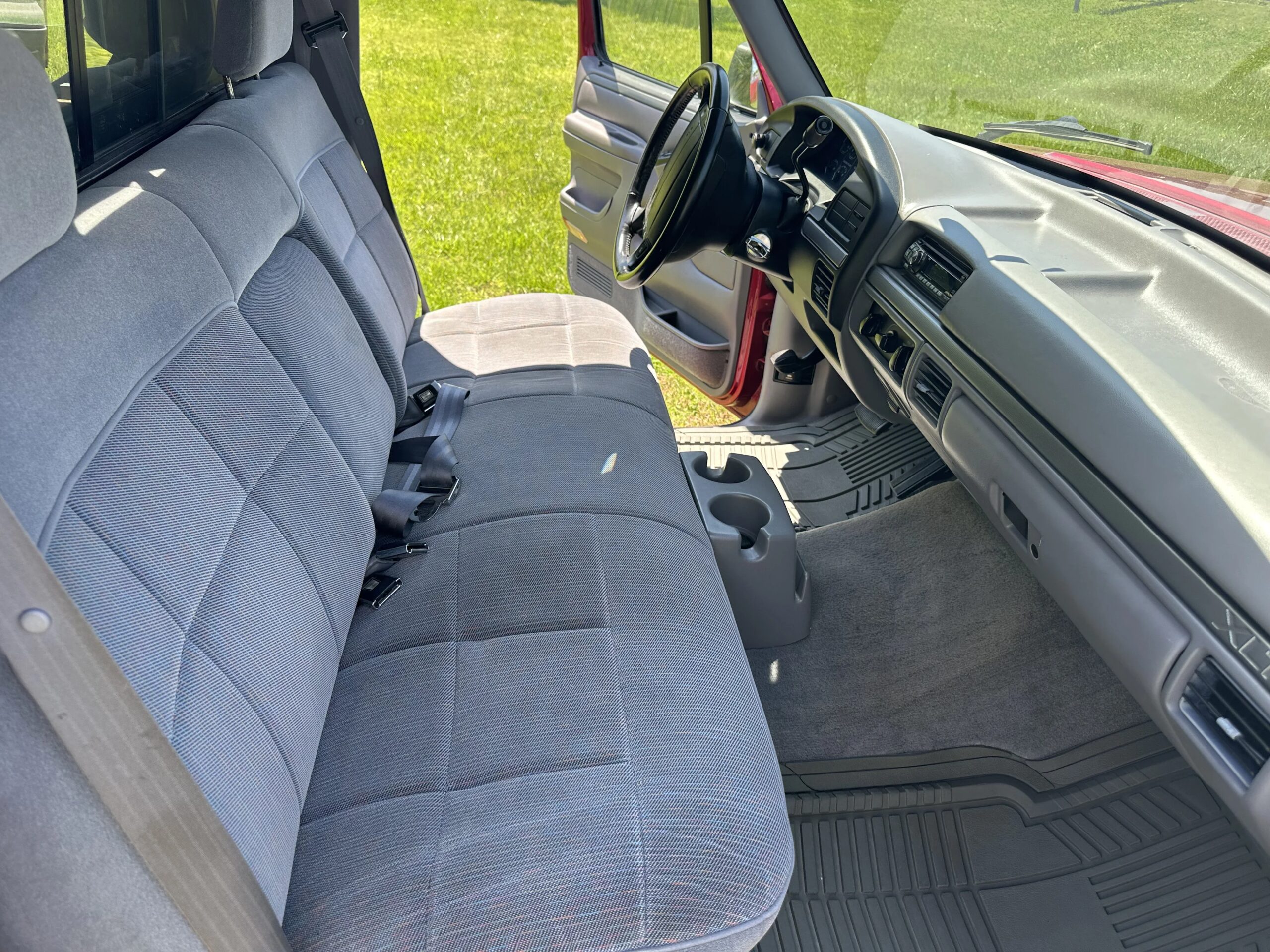 Ford-F150-4x4-regular-cab-xl-1994-Red-Gray-7