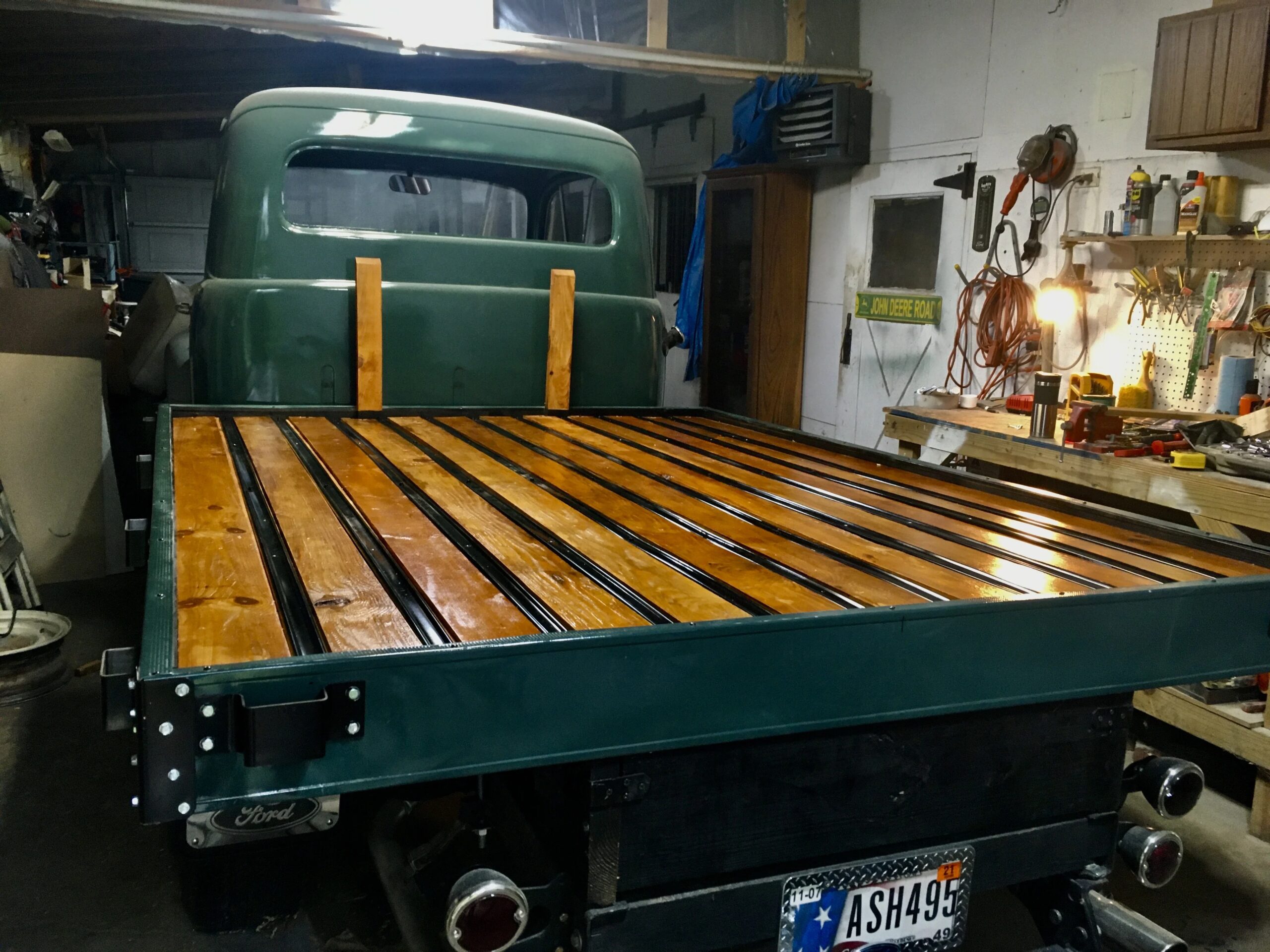 Ford-F2-1951-Green-Tan-3
