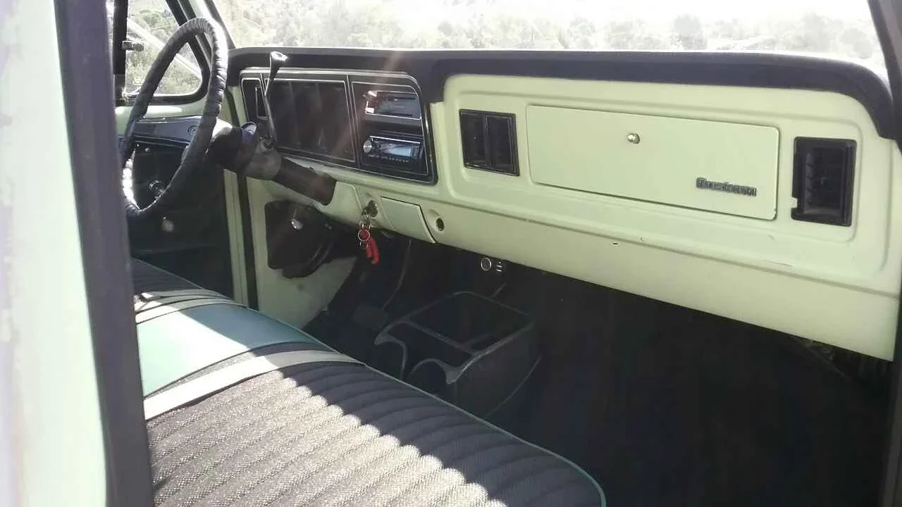 Ford-F250-2wd-regular-cab-heavy-duty-1973-White-Green-5