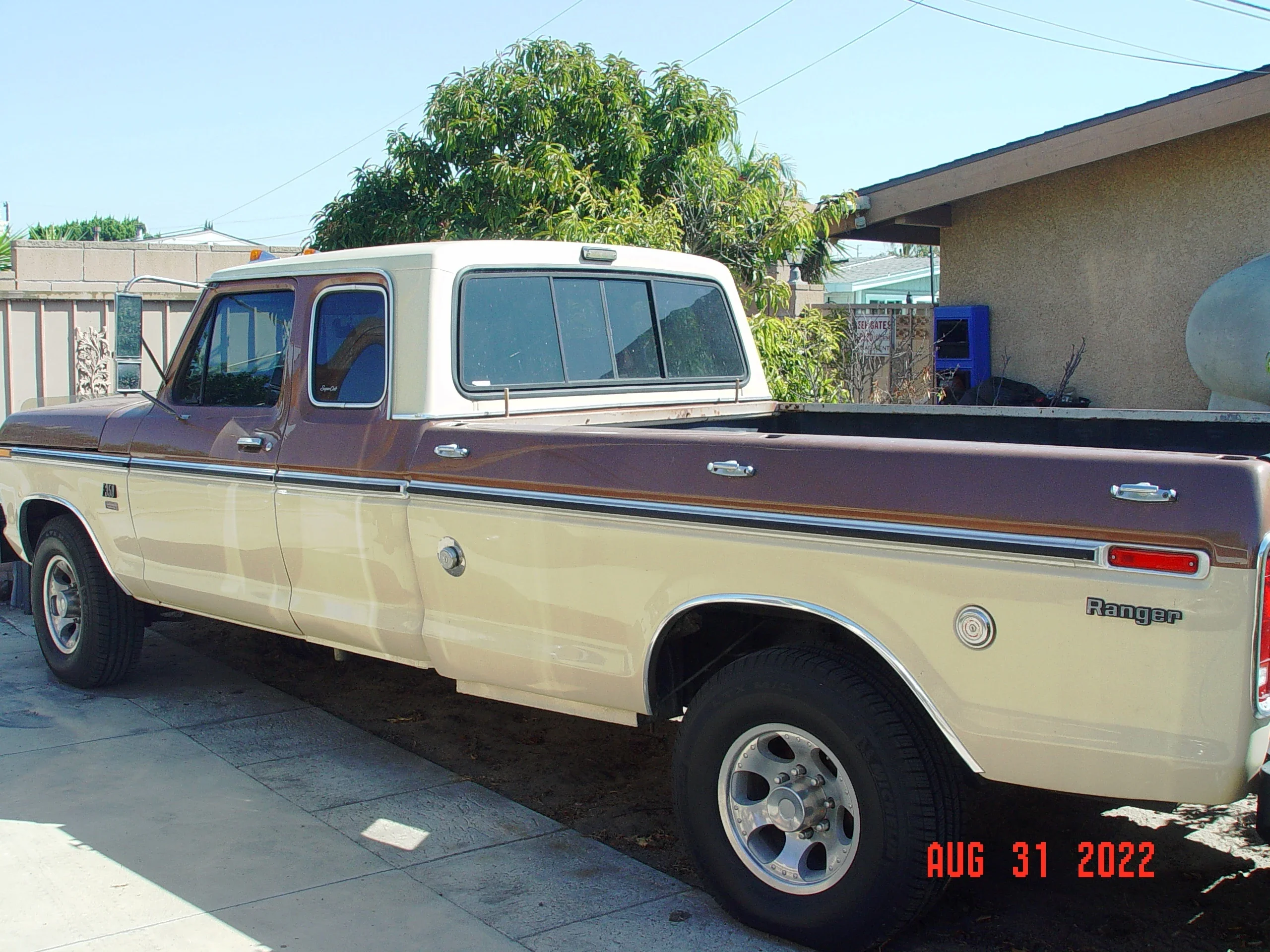 Ford-F250-2wd-supercab-1975-Beige-Brown-4