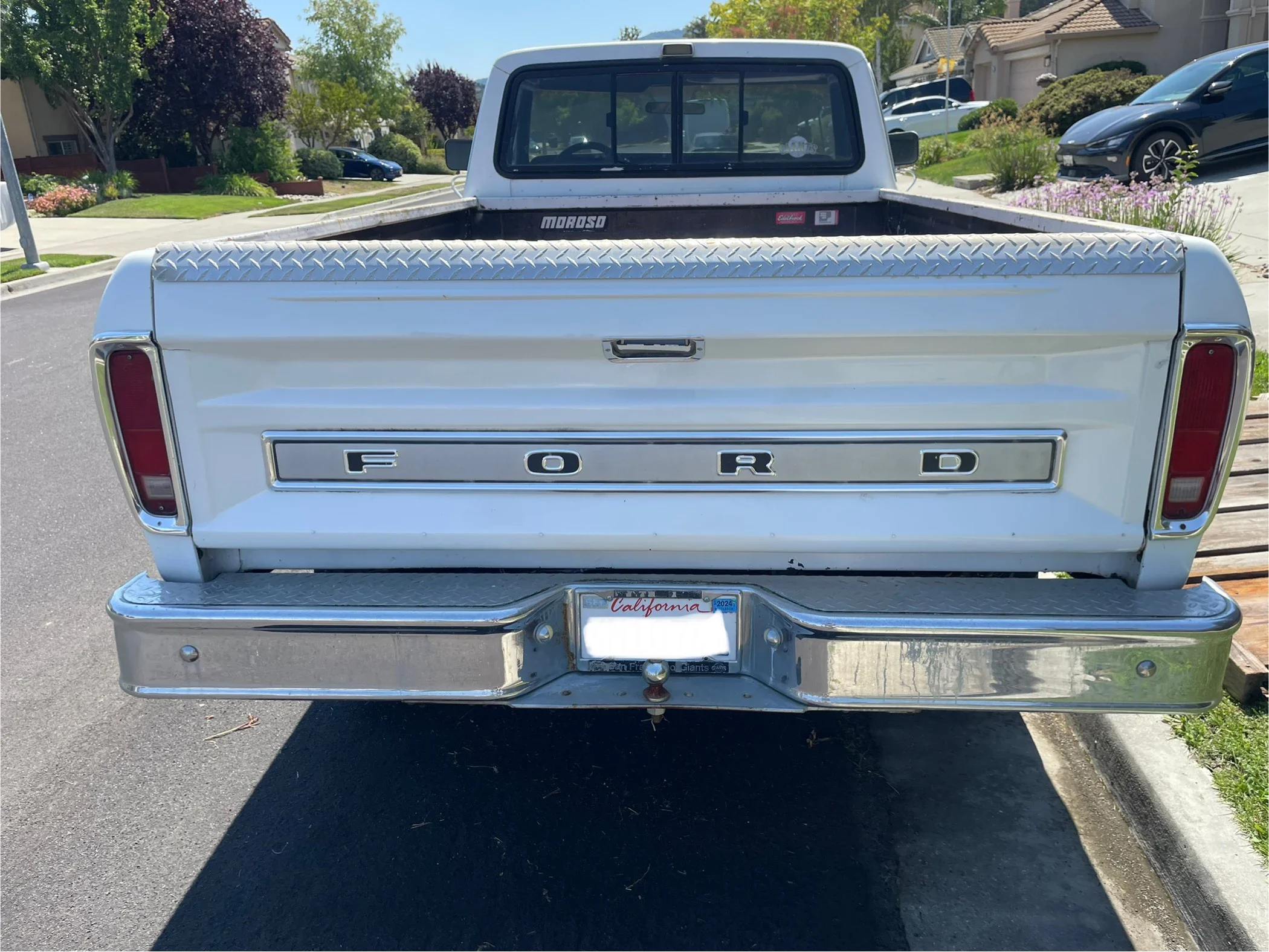 Ford-F250-4x4-regular-cab-1978-White-Red-3