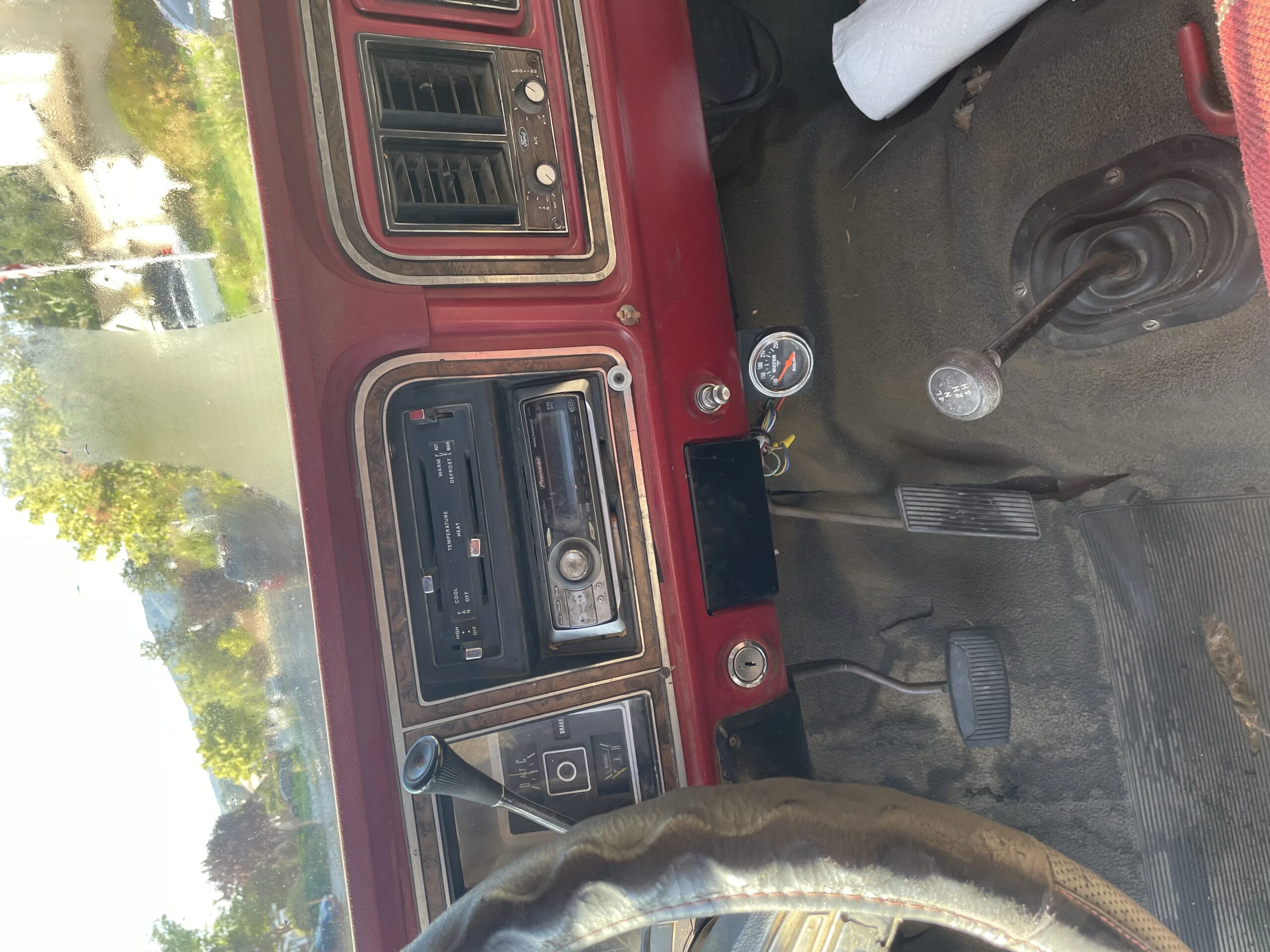 Ford-F250-4x4-regular-cab-1978-White-Red-7