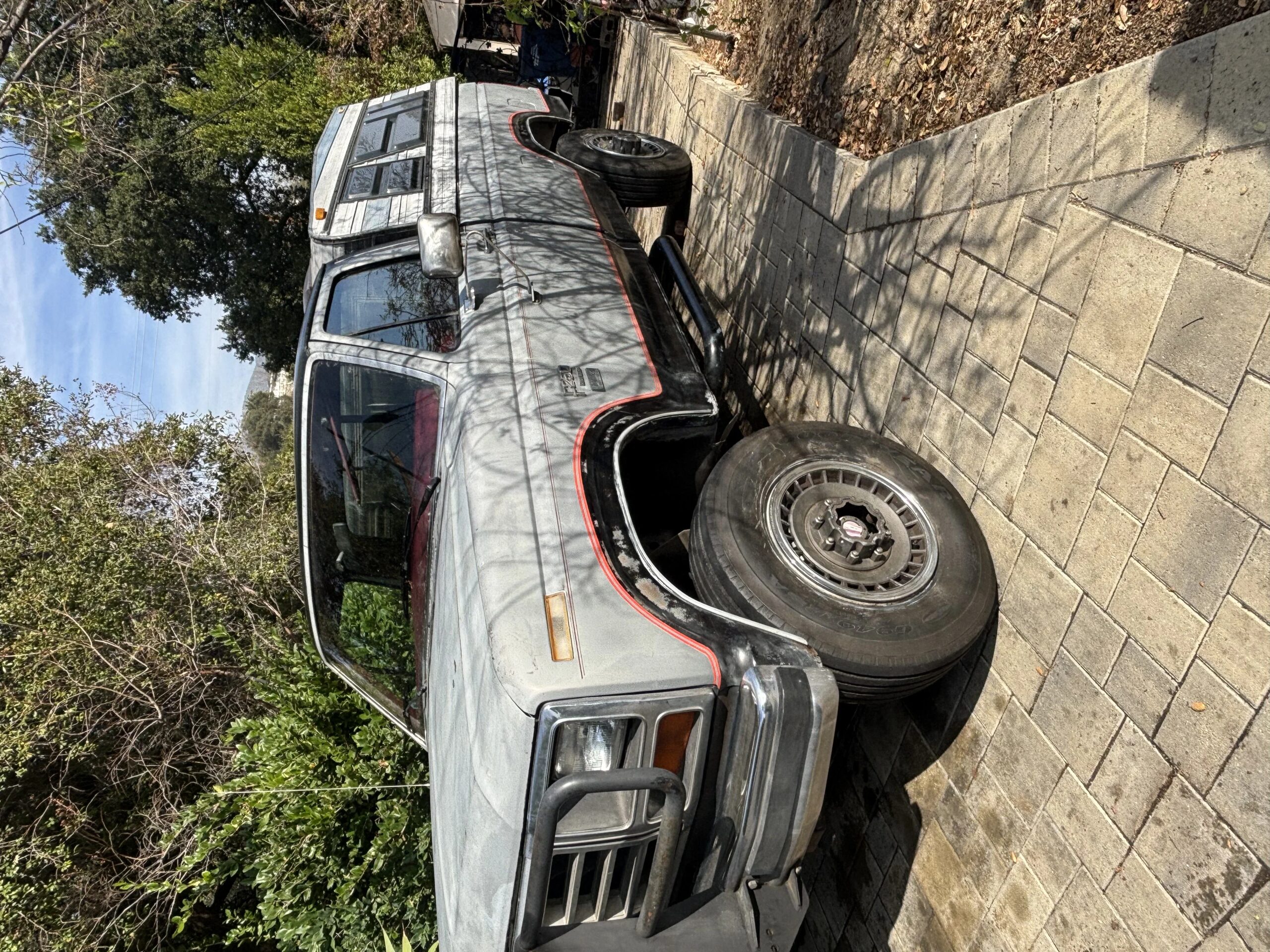 Ford-F250-4x4-regular-cab-1984-Gray-Burgundy-12