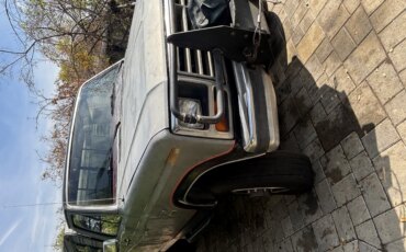 Ford-F250-4x4-regular-cab-1984-Gray-Burgundy-14