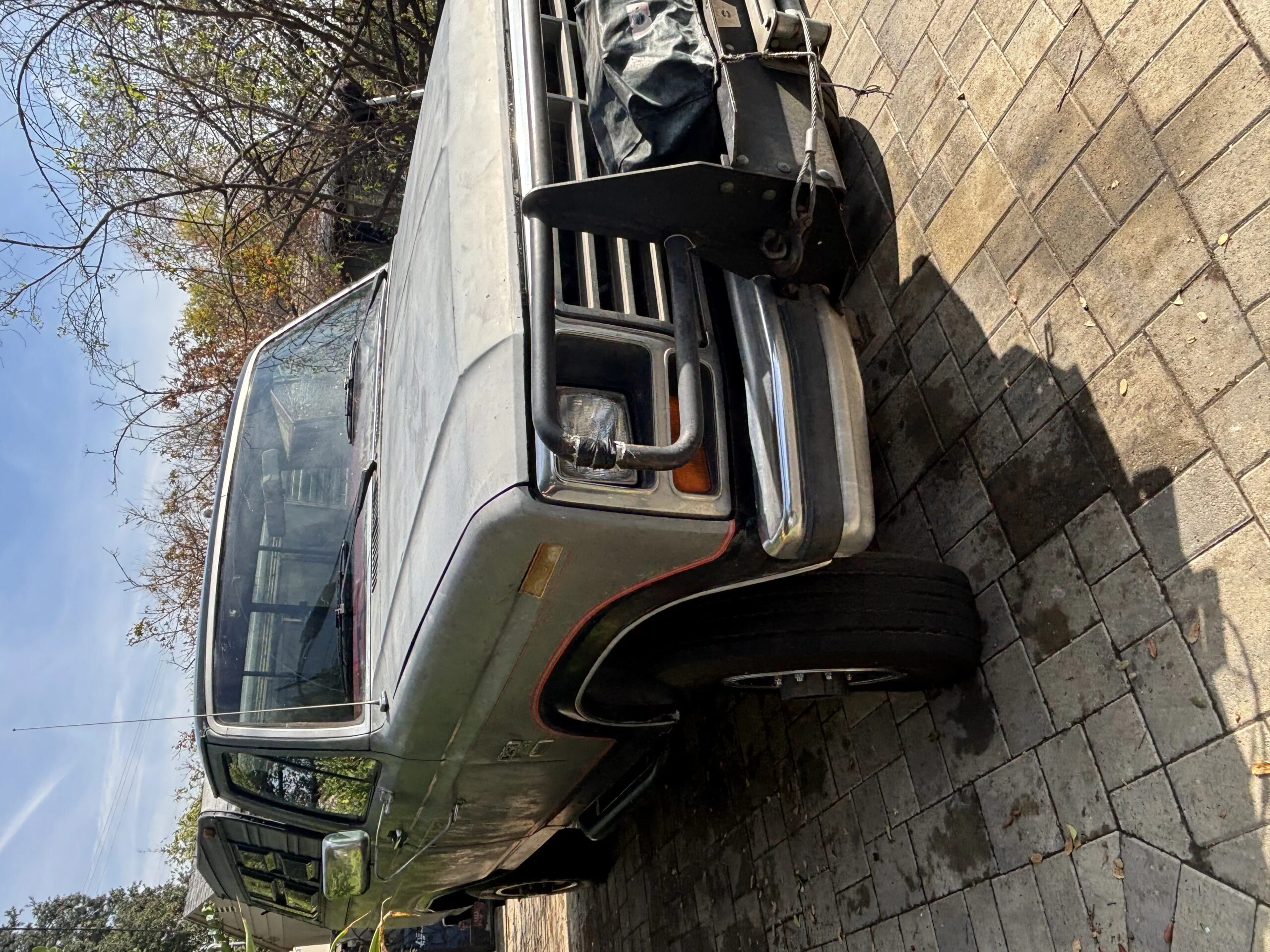 Ford-F250-4x4-regular-cab-1984-Gray-Burgundy-14