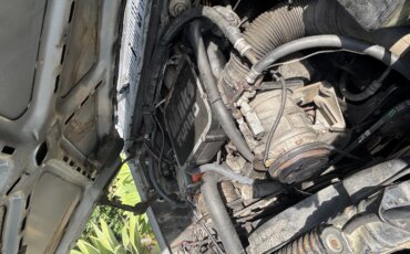 Ford-F250-4x4-regular-cab-1984-Gray-Burgundy-4