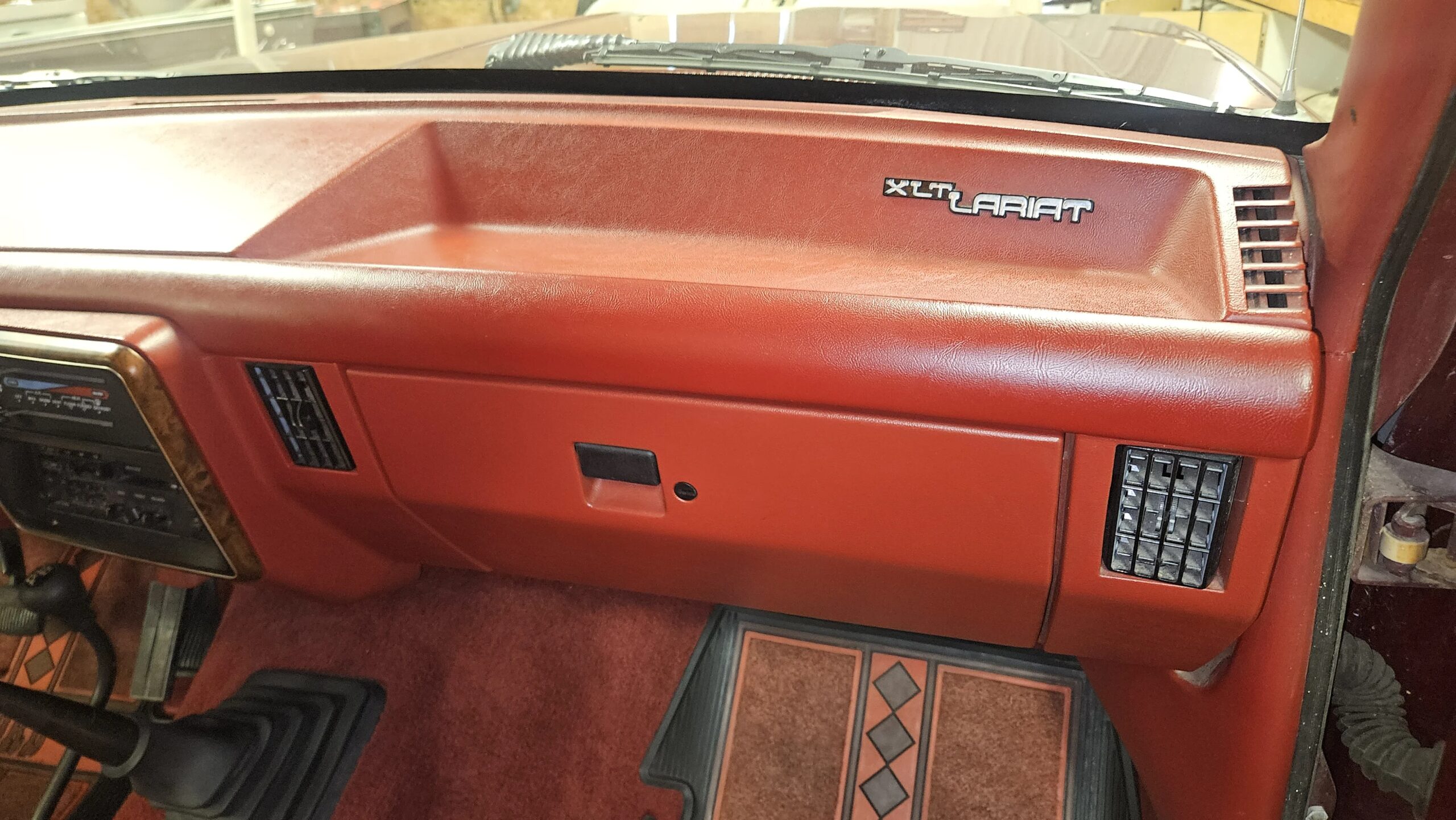 Ford-F250-4x4-regular-cab-1989-Burgundy-Burgundy-13