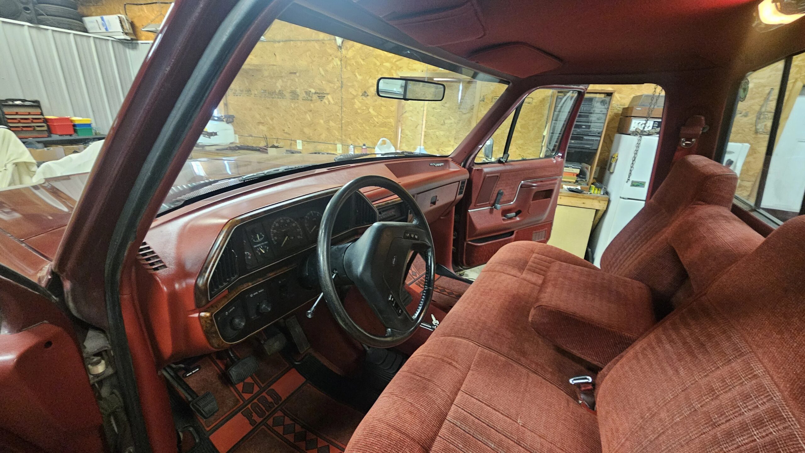 Ford-F250-4x4-regular-cab-1989-Burgundy-Burgundy-14