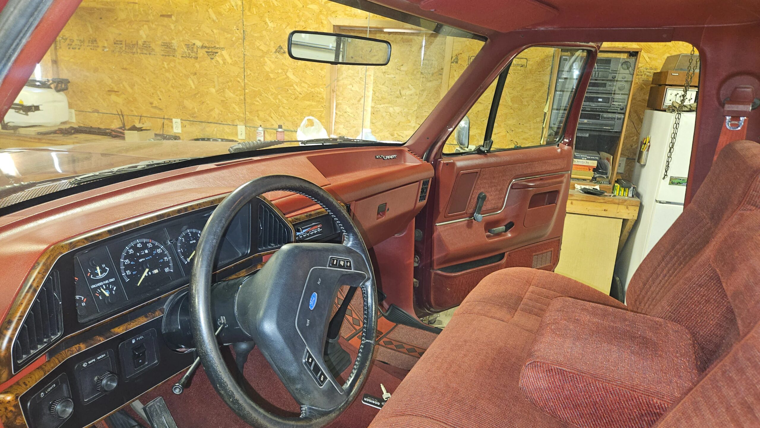 Ford-F250-4x4-regular-cab-1989-Burgundy-Burgundy-15