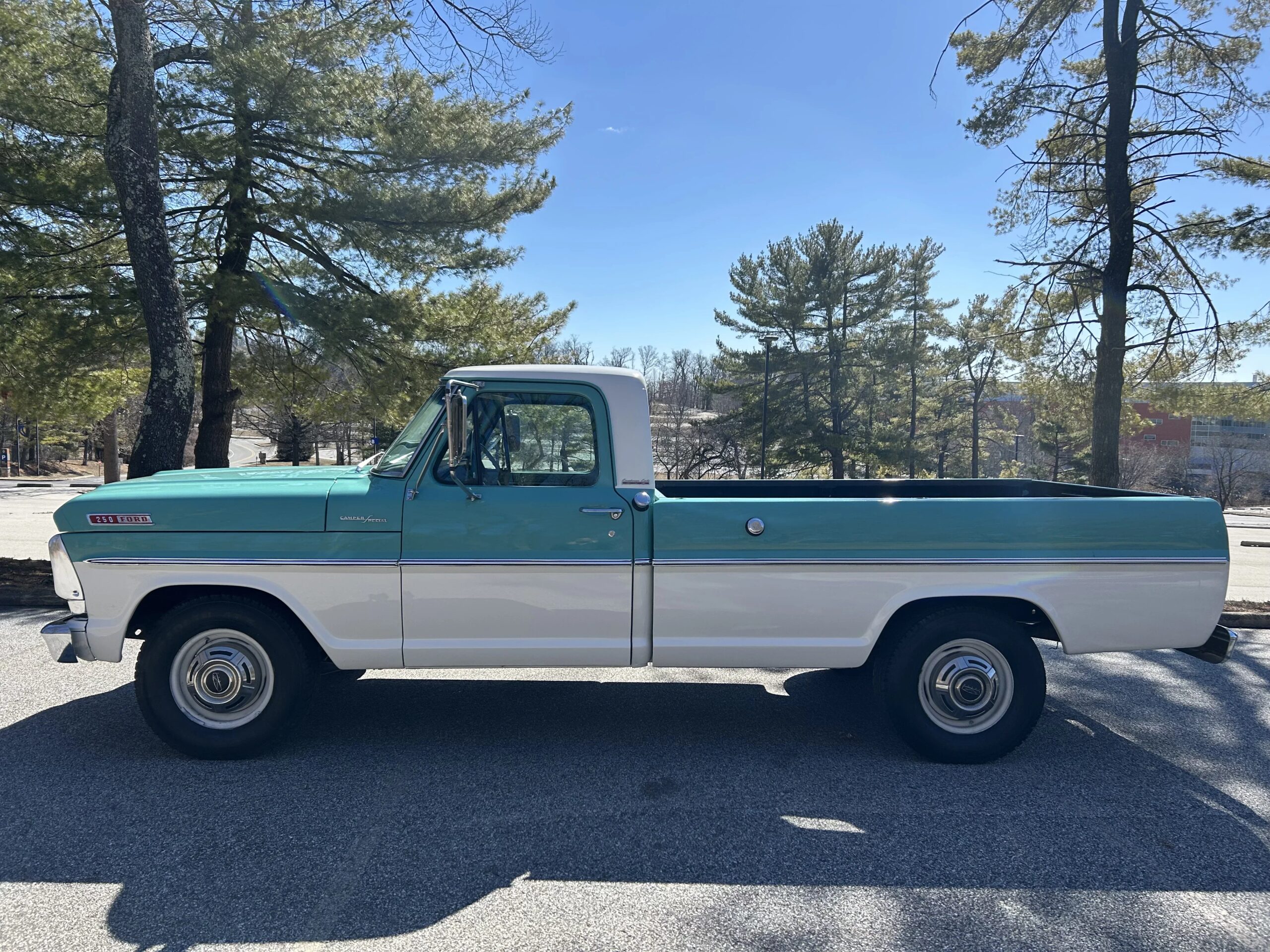 Ford-F250-camper-special-1967-Aqua-2