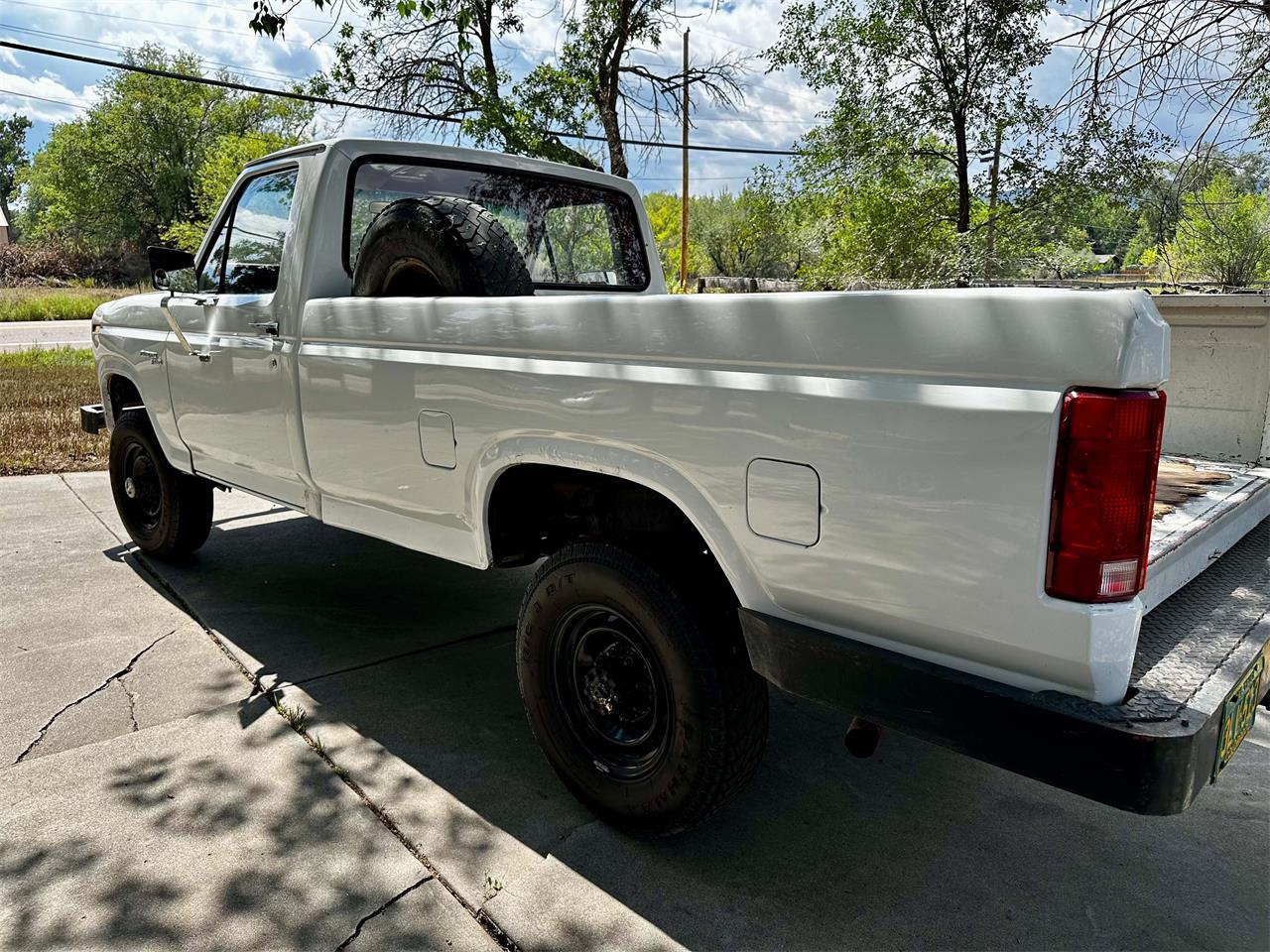 Ford-F350-1981-White-Red-13