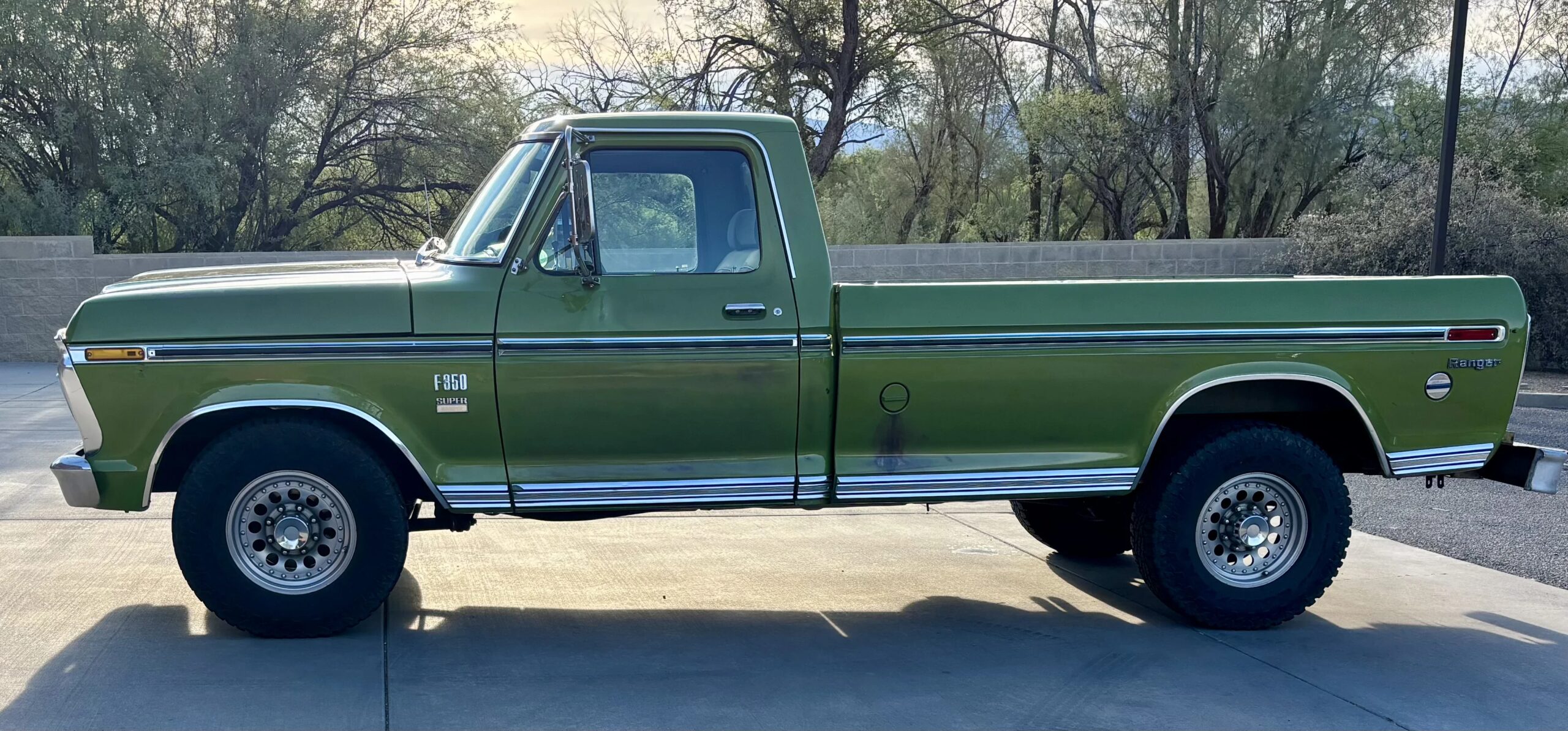 Ford-F350-2wd-regular-cab-1973-Green-Green-17