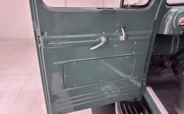 Ford-F4-1950-Glade-Green-Black-27