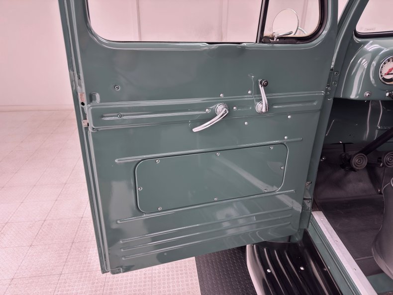 Ford-F4-1950-Glade-Green-Black-27