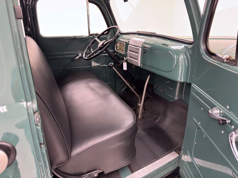 Ford-F4-1950-Glade-Green-Black-34