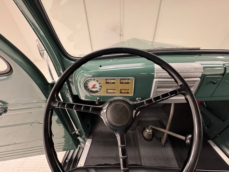 Ford-F4-1950-Glade-Green-Black-35