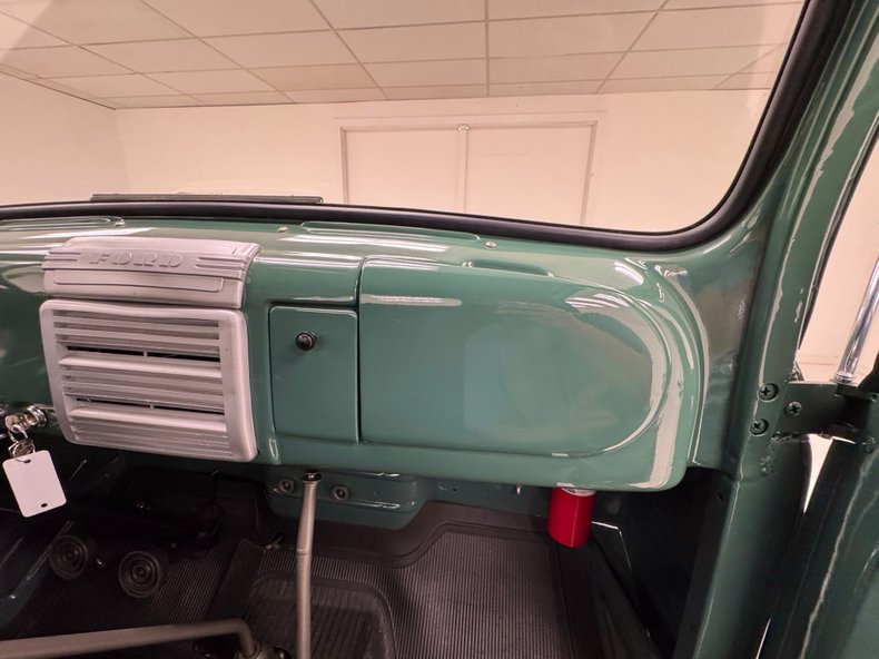 Ford-F4-1950-Glade-Green-Black-39