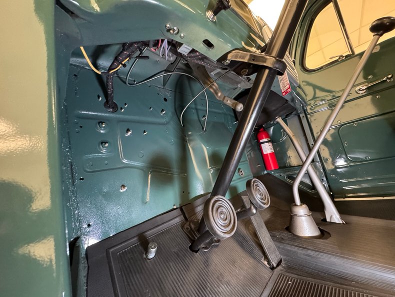 Ford-F4-1950-Glade-Green-Black-41