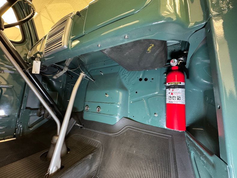 Ford-F4-1950-Glade-Green-Black-42