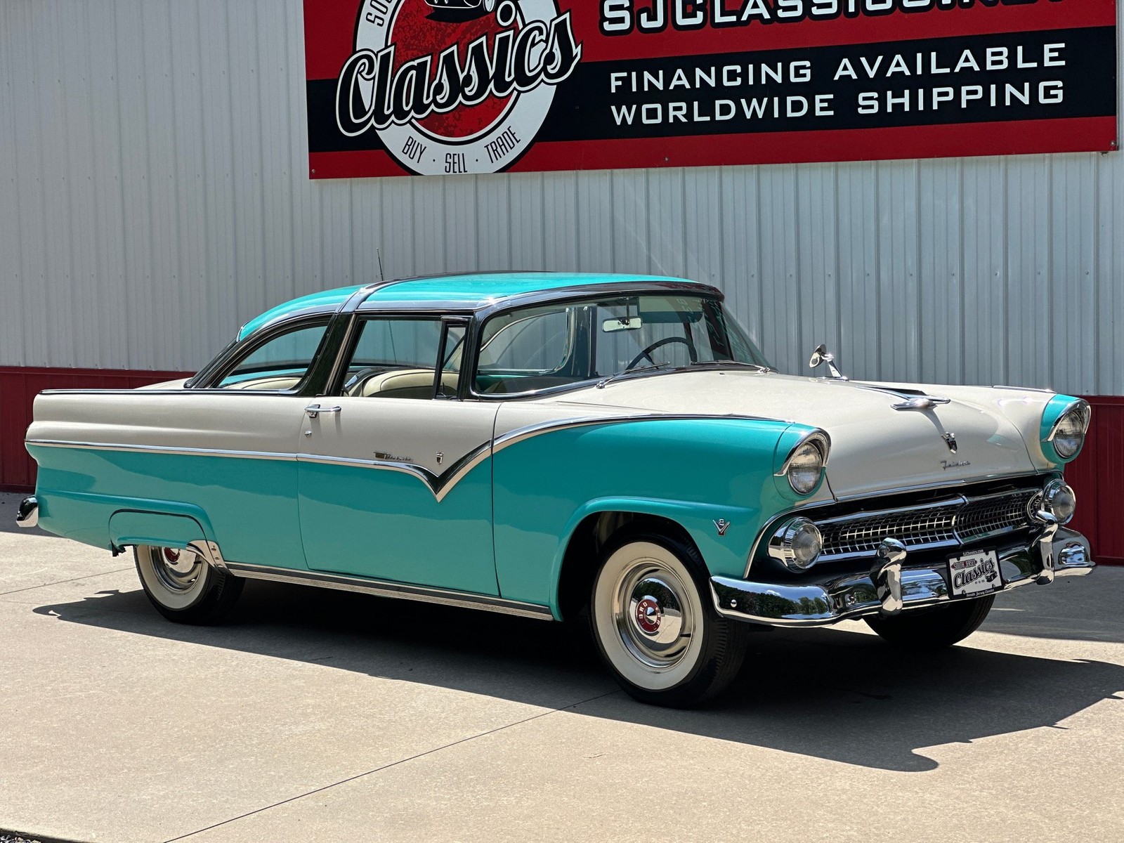 Ford-Fairlane-1955-Sedan-1