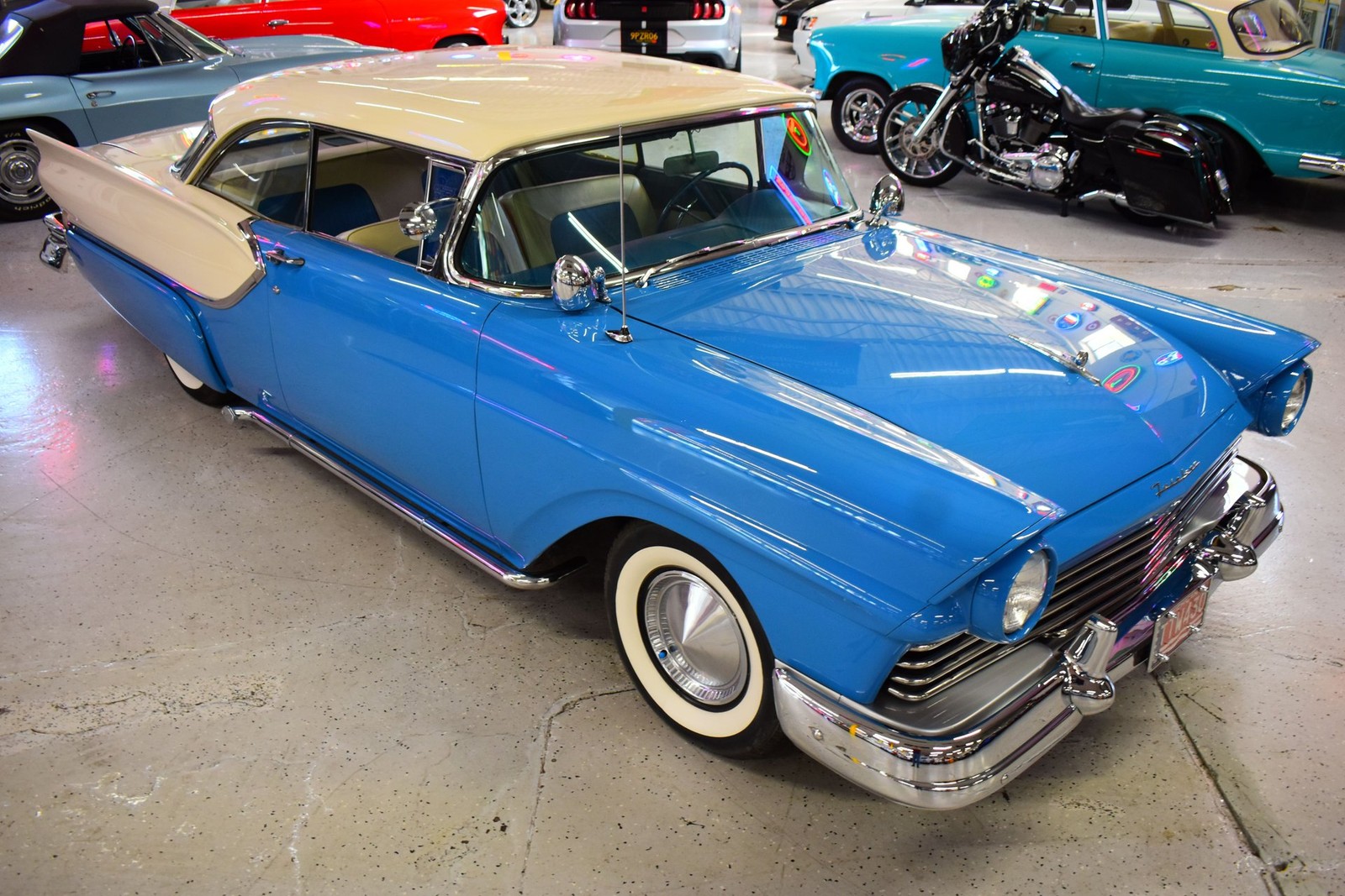 Ford-Fairlane-1957-1