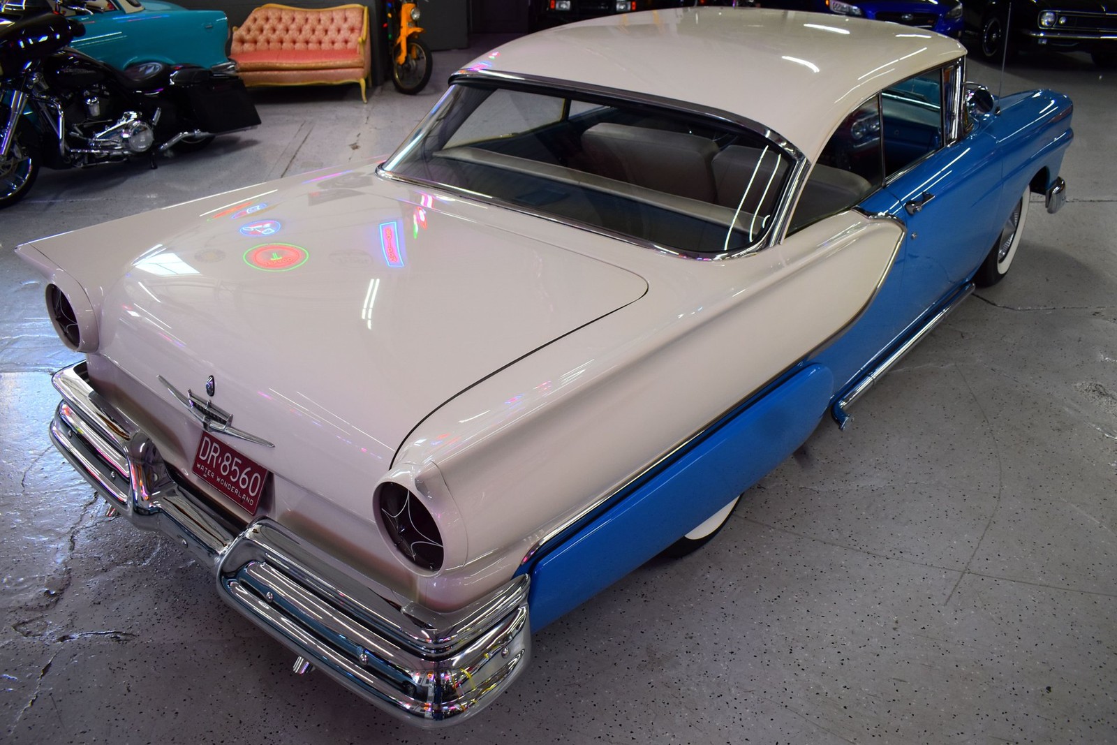 Ford-Fairlane-1957-11