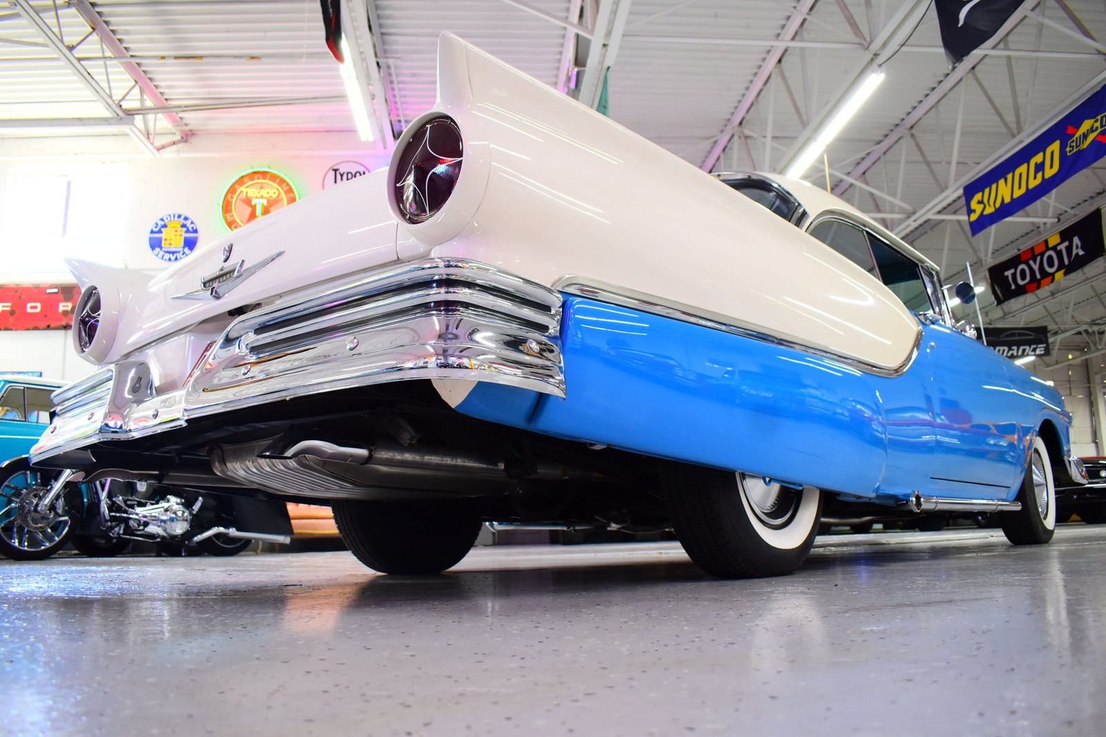 Ford-Fairlane-1957-12