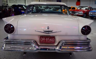 Ford-Fairlane-1957-13