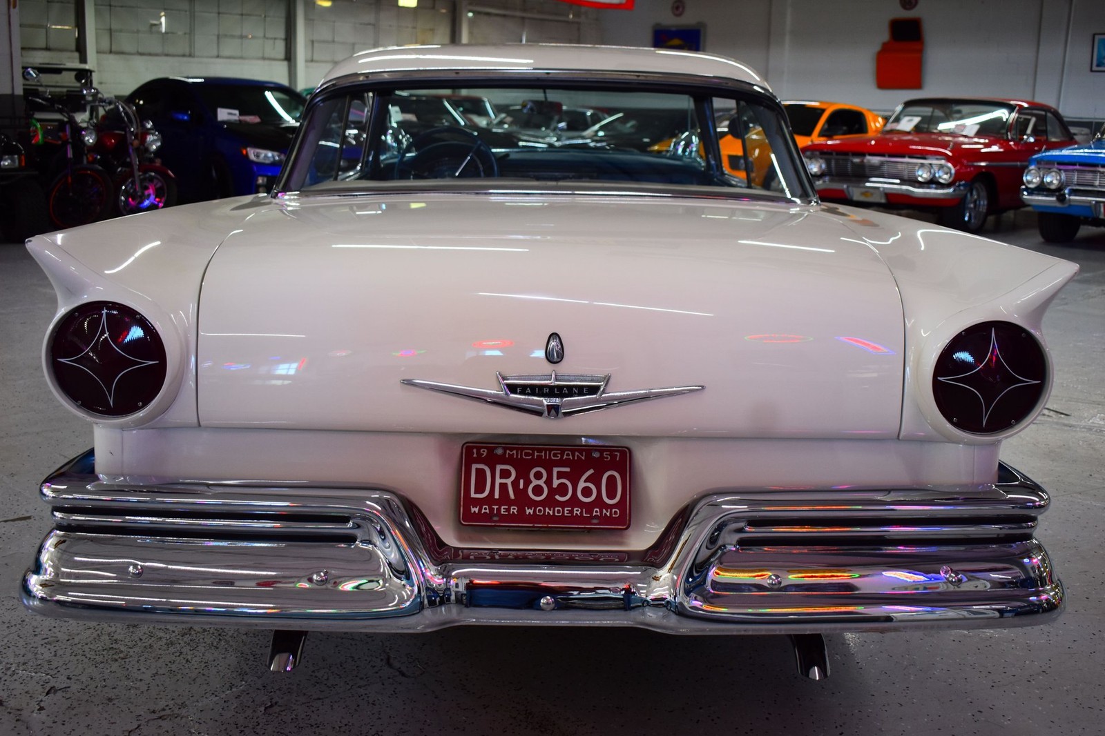 Ford-Fairlane-1957-13