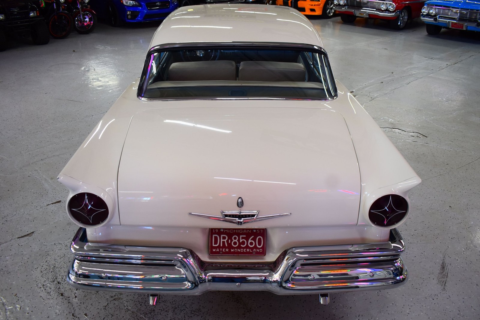 Ford-Fairlane-1957-14