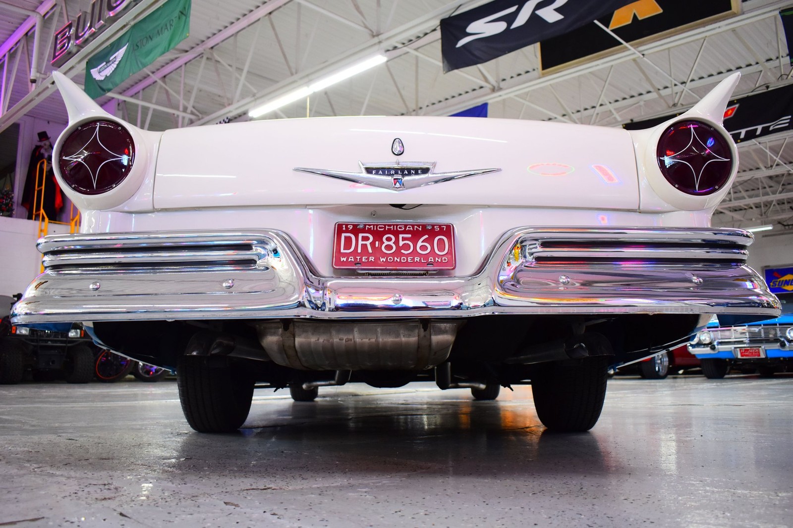 Ford-Fairlane-1957-15