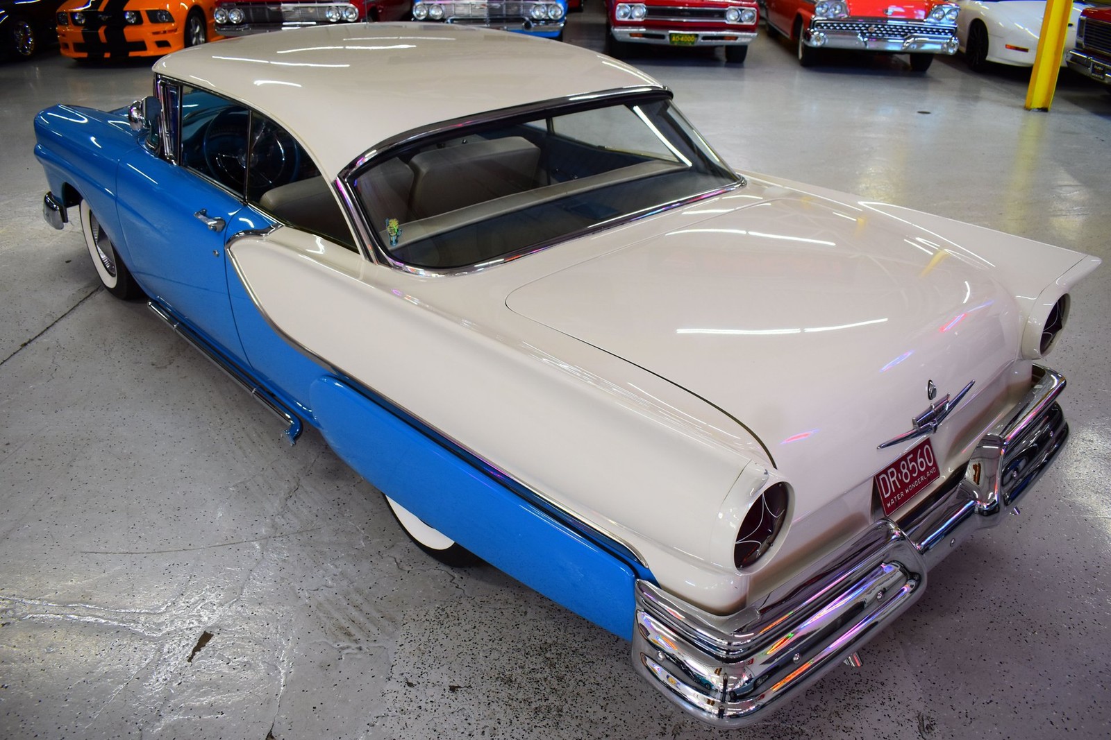 Ford-Fairlane-1957-17