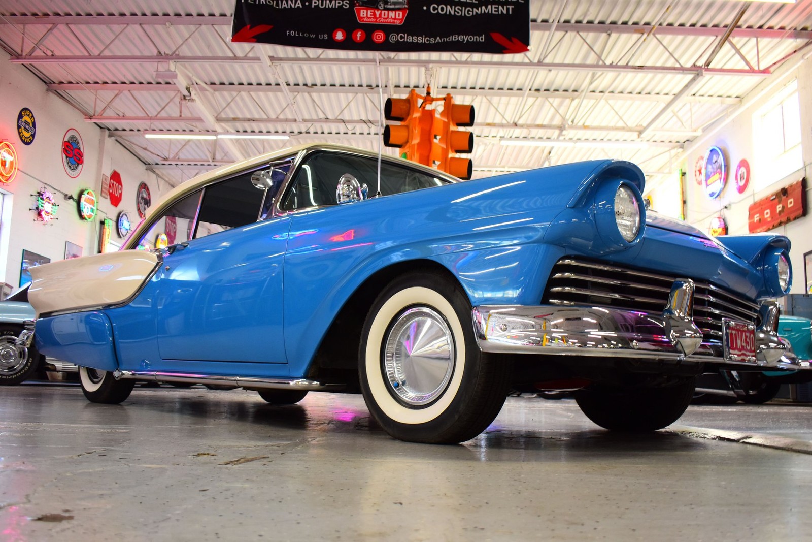 Ford-Fairlane-1957-2
