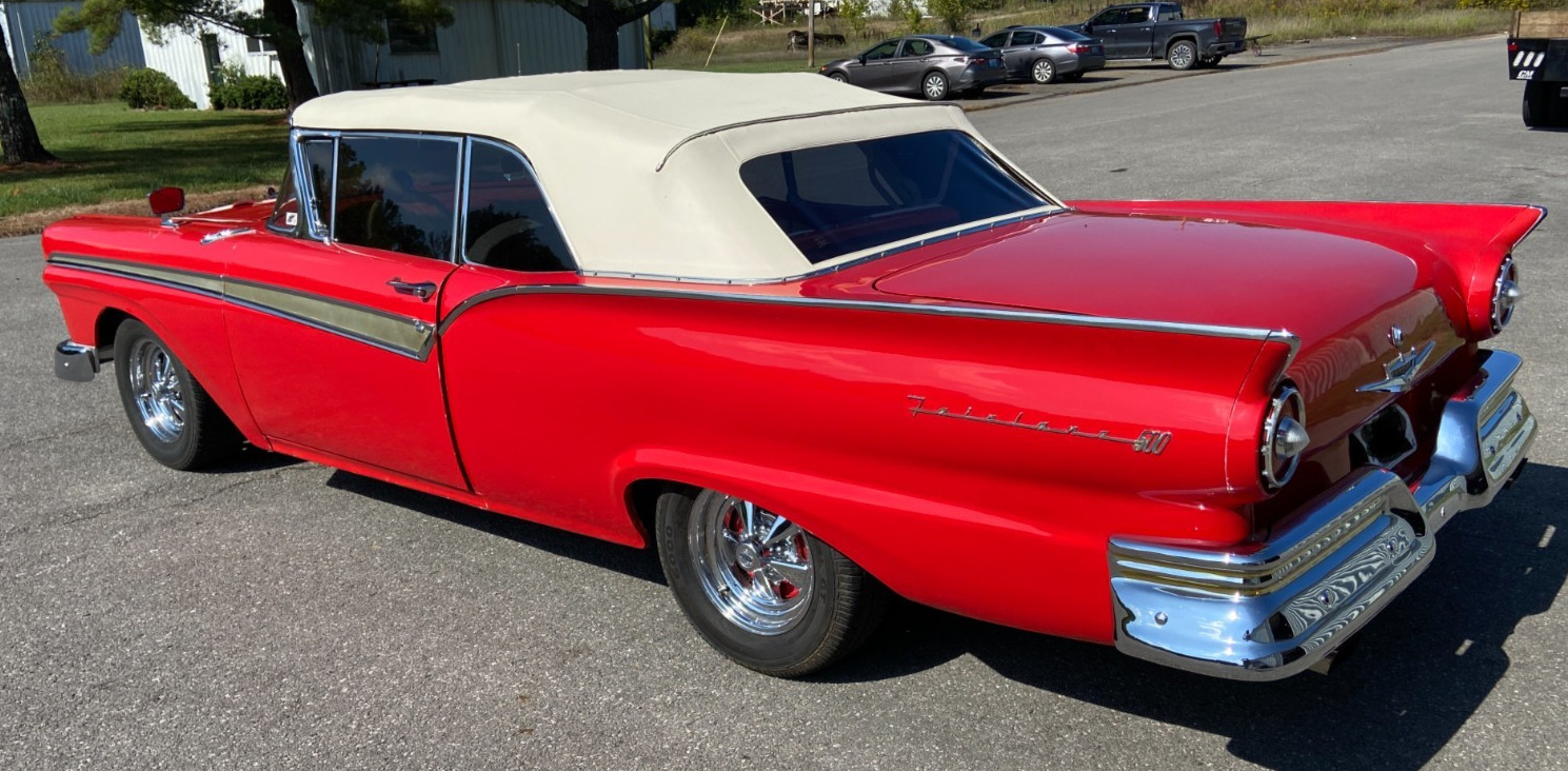 Ford-Fairlane-1957-2