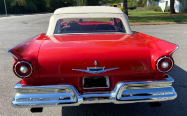 Ford-Fairlane-1957-3