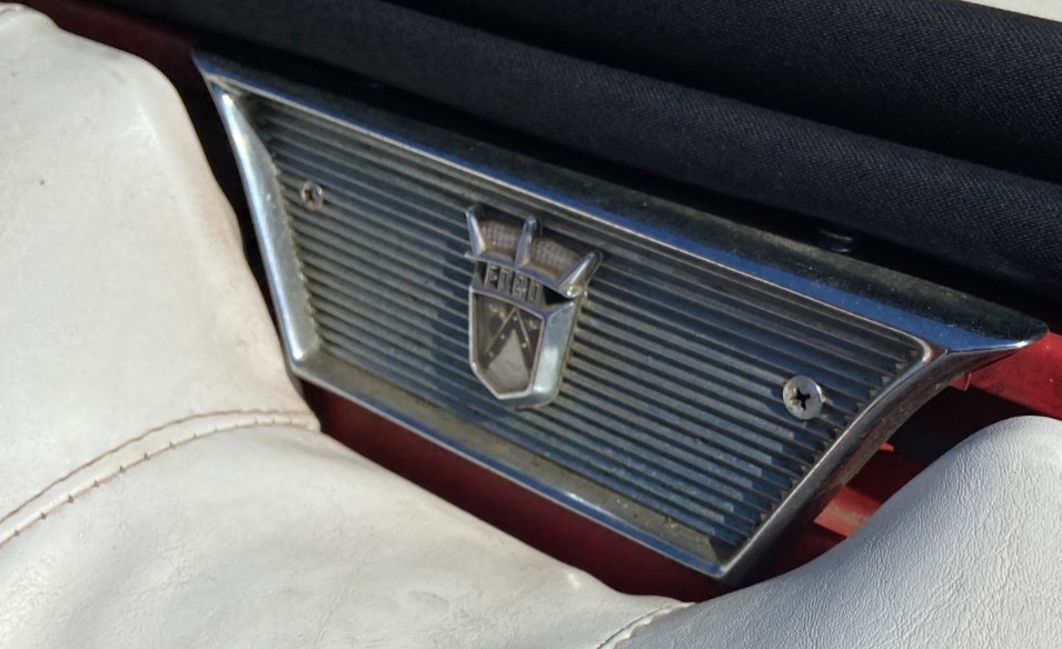 Ford-Fairlane-1957-30
