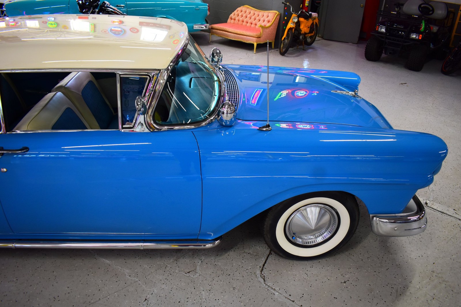 Ford-Fairlane-1957-4