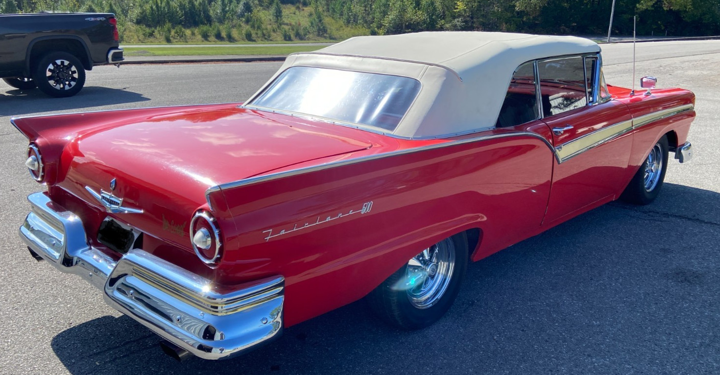 Ford-Fairlane-1957-4