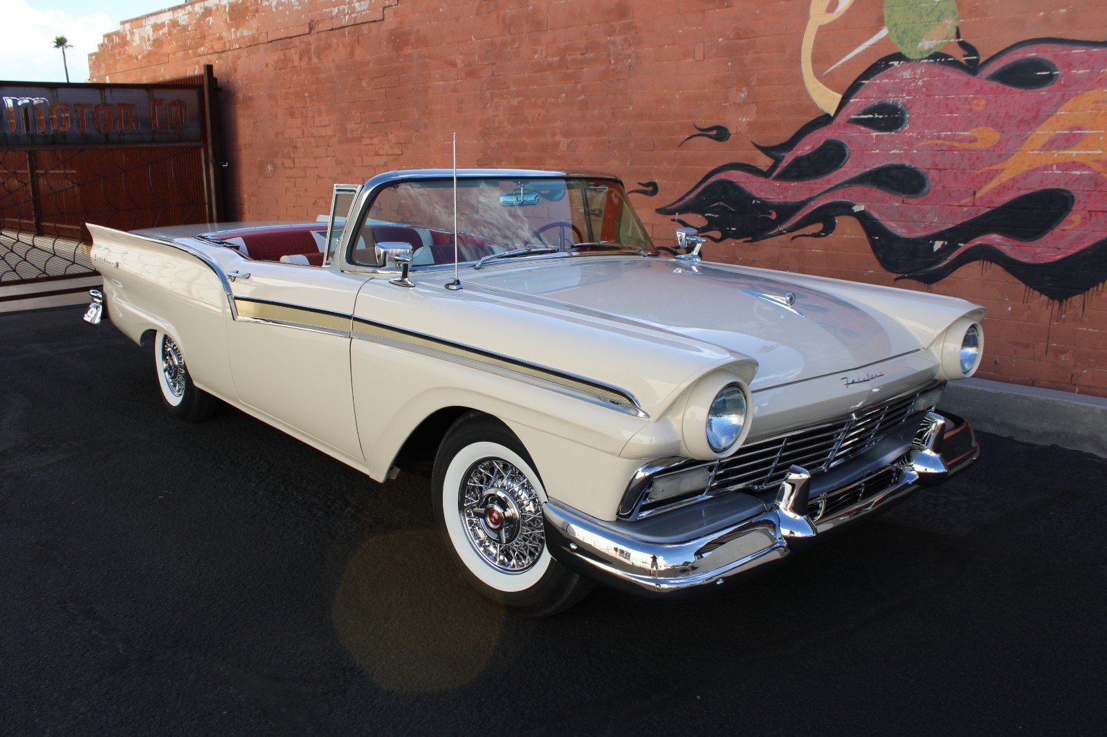 Ford-Fairlane-1957-Convertible-23
