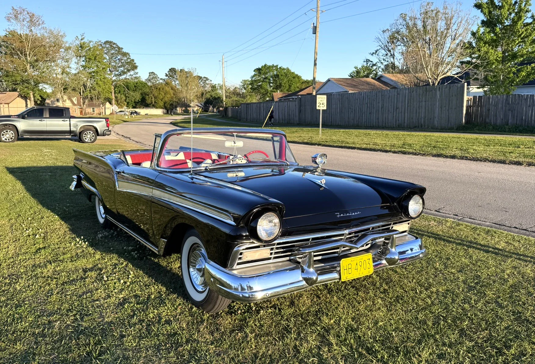 Ford-Fairlane-500-skyliner-1957-Black-Red-10